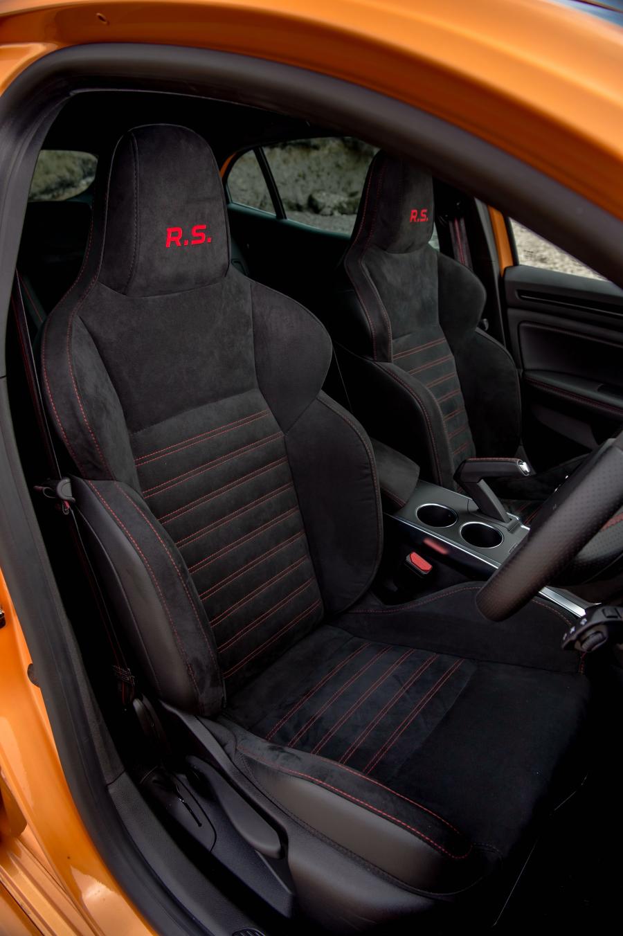 Интерьер Renault Megane R.S. 280 Cup 2018 года  (UK) (фото 35 из 40)